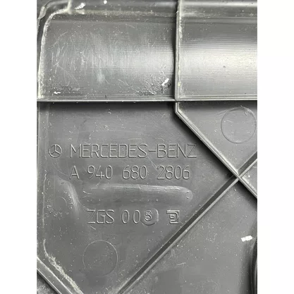 Tampa Lateral Painel Mercedes Benz Axor 9406802806 Original